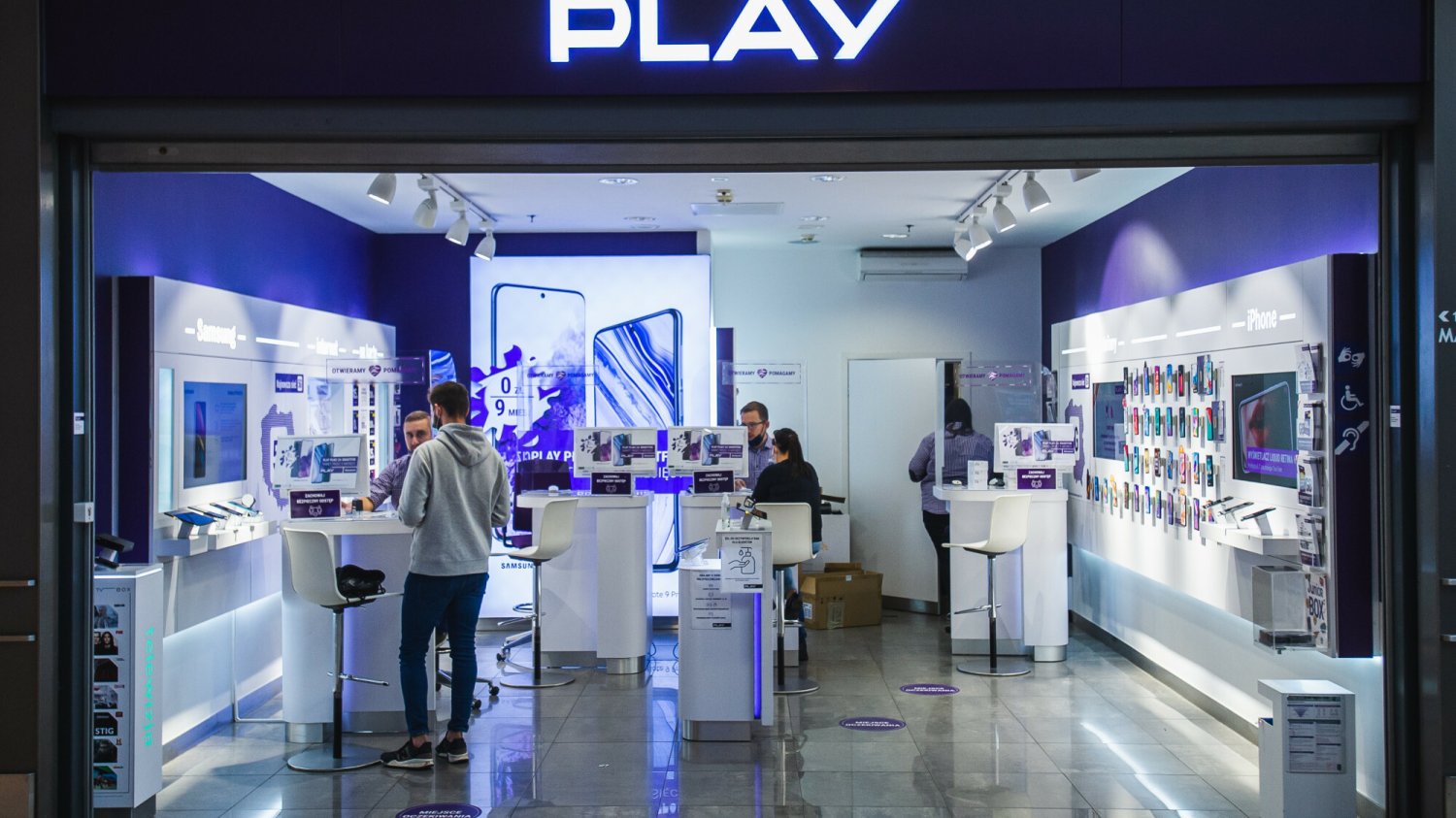 Przyczyny awarii w Play i UPC