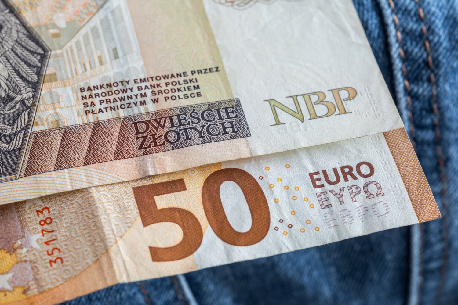 Kursy walut w poniedziałek 11 grudnia 2023 roku