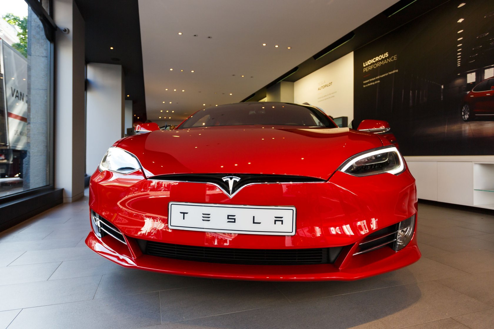 Tesla w cenie VW Golfa? To możliwe.