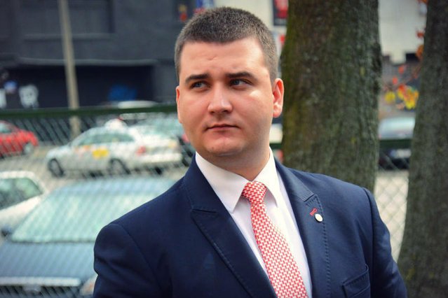 W związku z nieprawdziwymi informacjami rozpowszechnianymi w Internecie chcemy zaznaczyć, że Bartłomiej Misiewicz nie jest aptekarzem – zastrzegają twórcy strony na oficjalnym profilu facebookowym.