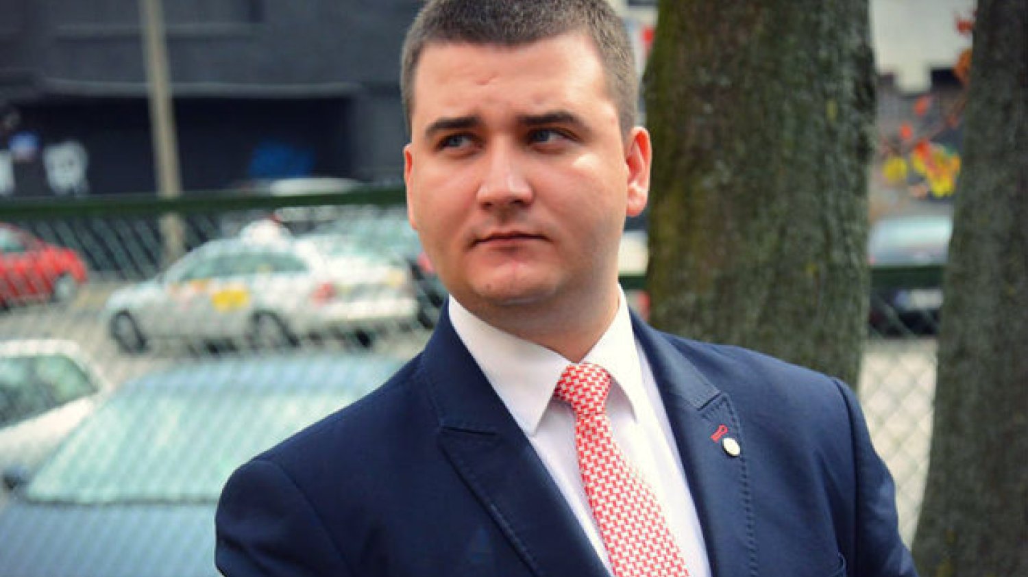 W związku z nieprawdziwymi informacjami rozpowszechnianymi w Internecie chcemy zaznaczyć, że Bartłomiej Misiewicz nie jest aptekarzem – zastrzegają twórcy strony na oficjalnym profilu facebookowym.
