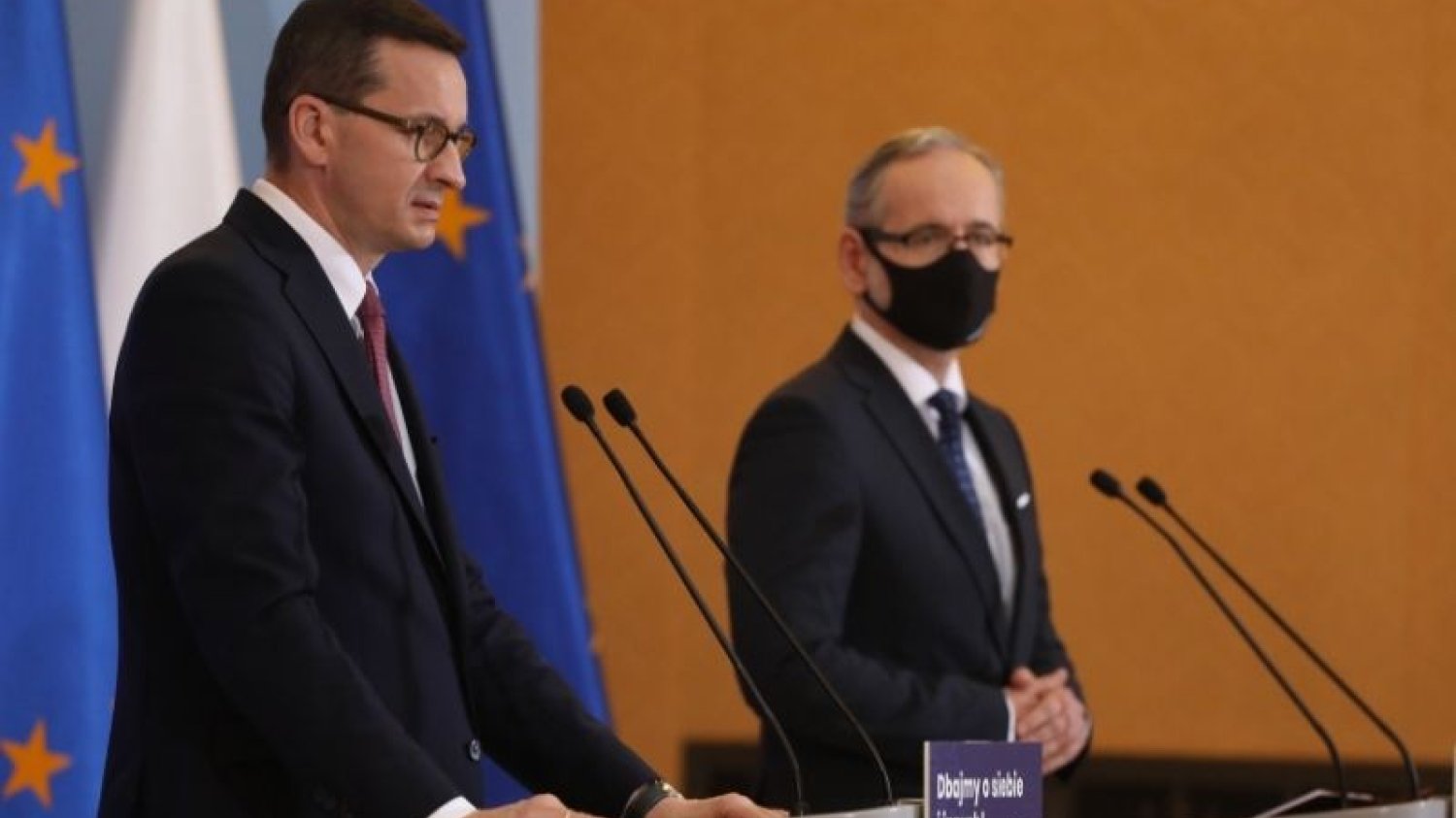 Rząd rozważa powrót pandemicznych obostrzeń.