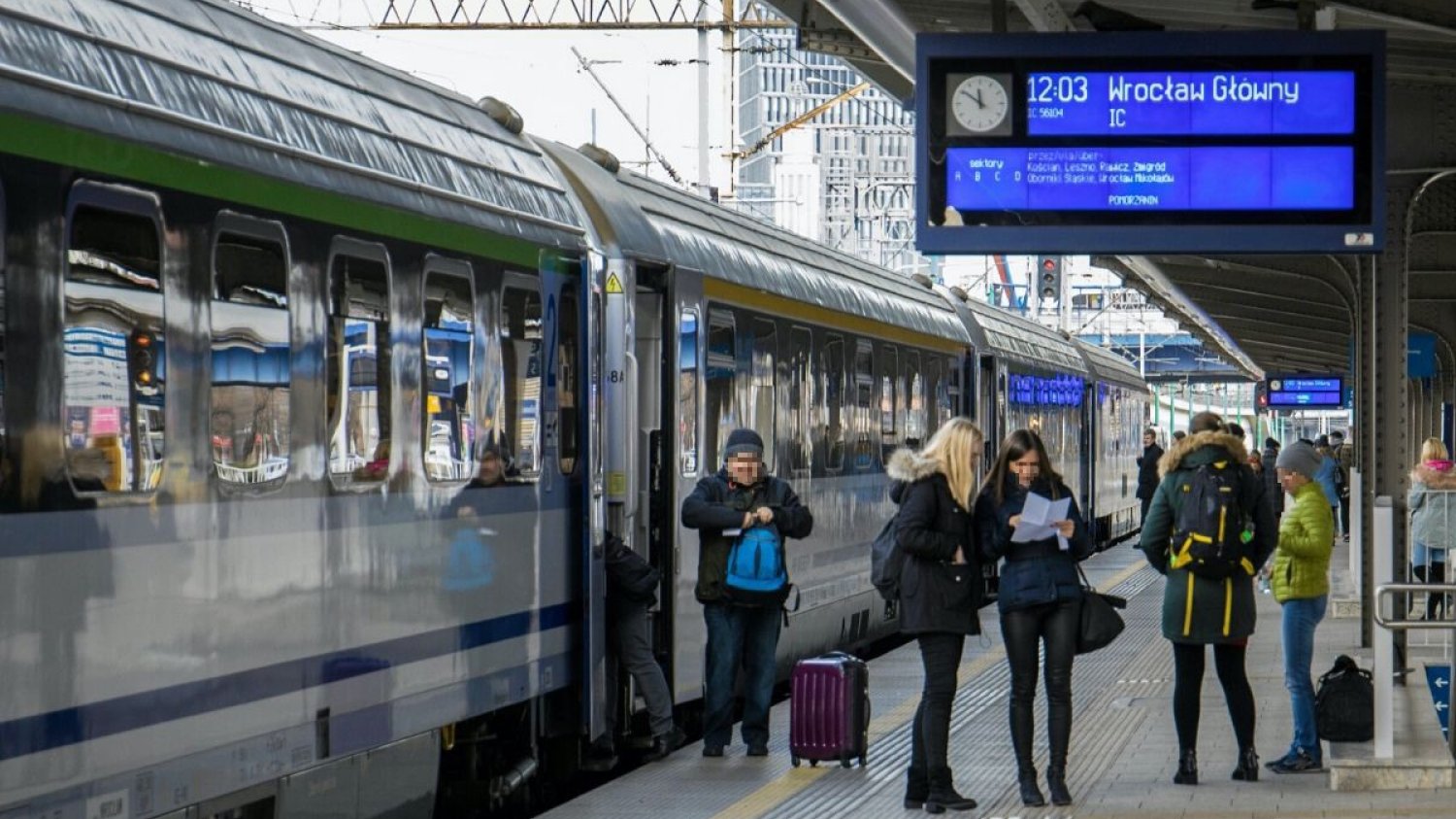 PKP Intercity wprowadza od 4 czerwca obowiązkową rezerwację miejsc. Posiadacze biletów okresowych będą musieli dopłacić.