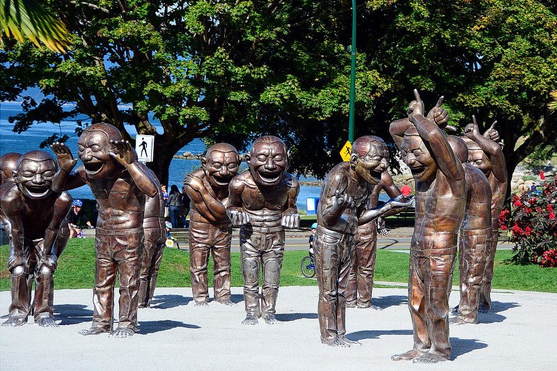 W powiedzeniu, że śmiech to zdrowie, jest wiele prawdy. Nie należy rezygnować ze śmiechu w pracy.