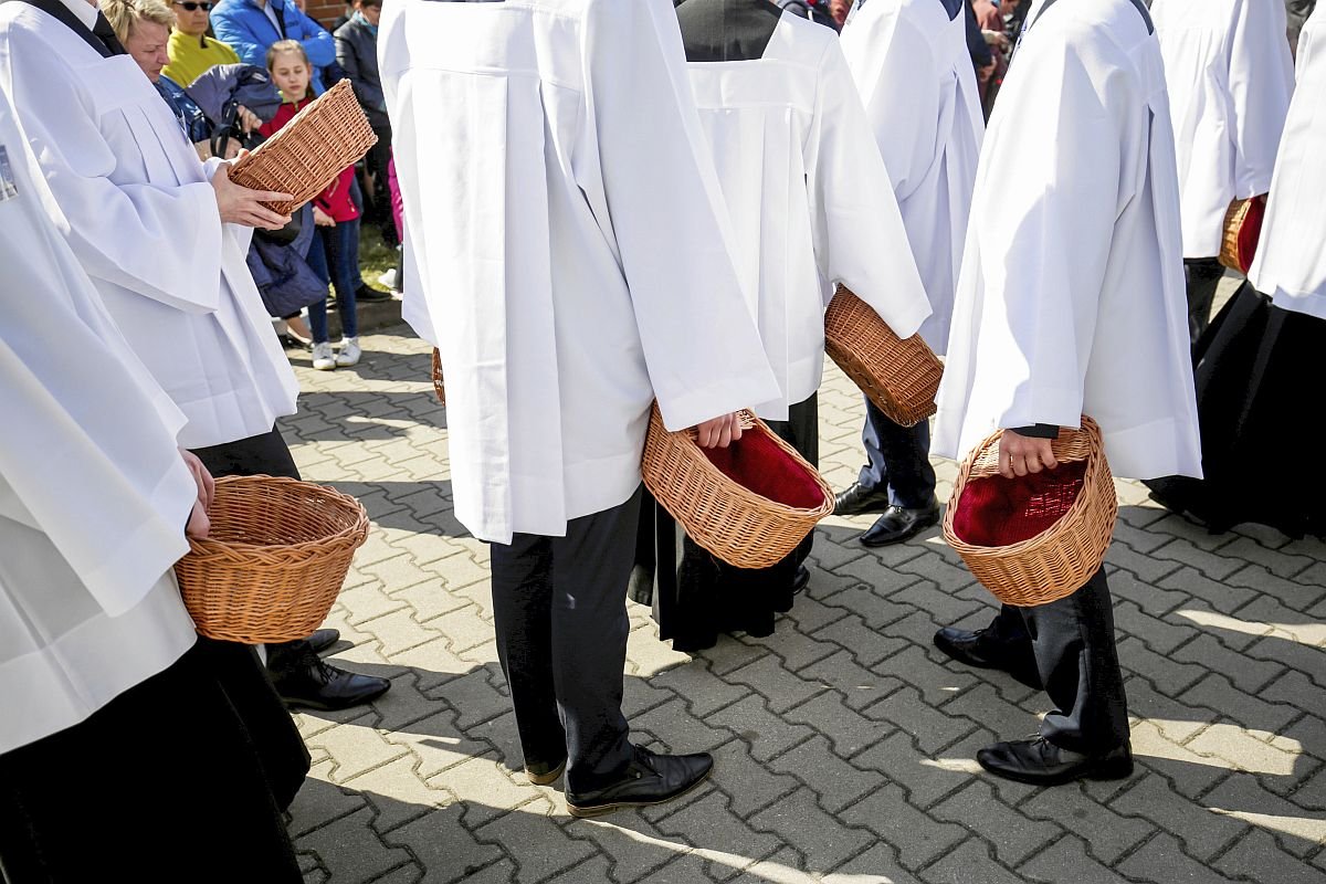 Hotel na Warmii, wieżowiec w Warszawie - Kościół coraz śmielej wchodzi w wielkie inwestycje.