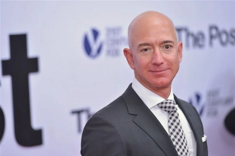 Założyciel Amazona Jeff Bezos jest najbogatszym człowiekiem świata.