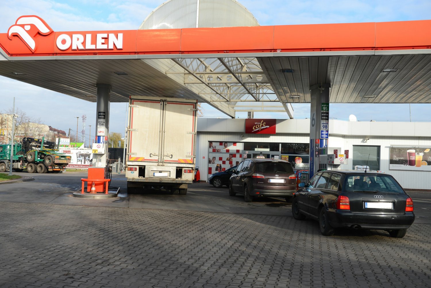 Ceny paliw na Wszystkich Świętych 2023