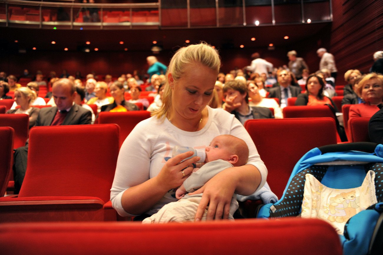 Emerytura matczyna – ile wynosi i jakie warunki trzeba spełnić, by ją otrzymać? Czy dostają ją tylko kobiety, czy mogą się o nią starać również mężczyźni wychowujący 4 lub więcej dzieci? Odpowiadamy na najczęściej zadawane pytania. Emerytura matczyna – ile wynosi i jakie warunki trzeba spełnić, by ją otrzymać? Czy dostają ją tylko kobiety, czy mogą się o nią starać również mężczyźni wychowujący 4 lub więcej dzieci? Odpowiadamy na najczęściej zadawane pytania.