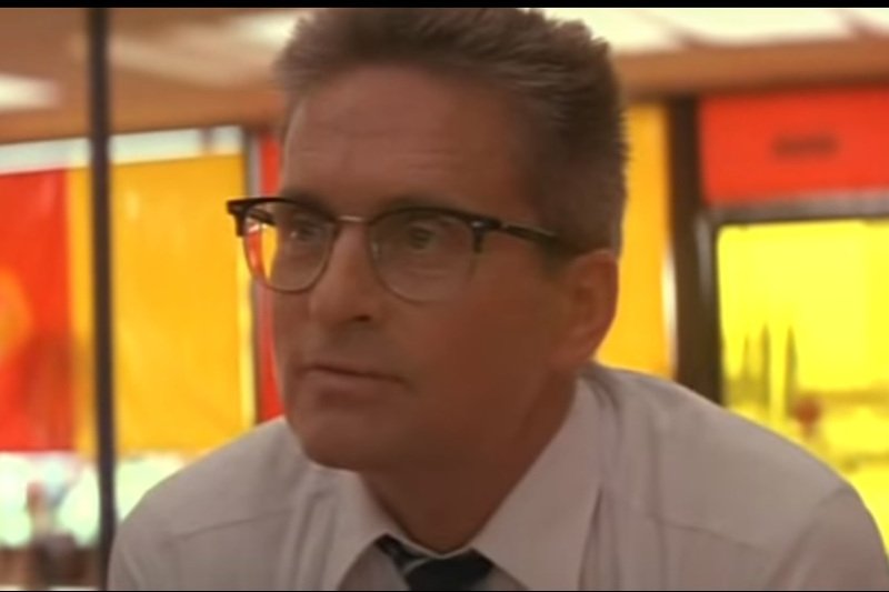 Bohater grany przez Michaela Douglasa w filmie "Upadek" otrzymał serię złych wiadomości i swoją frustrację odreagowywał na innych.