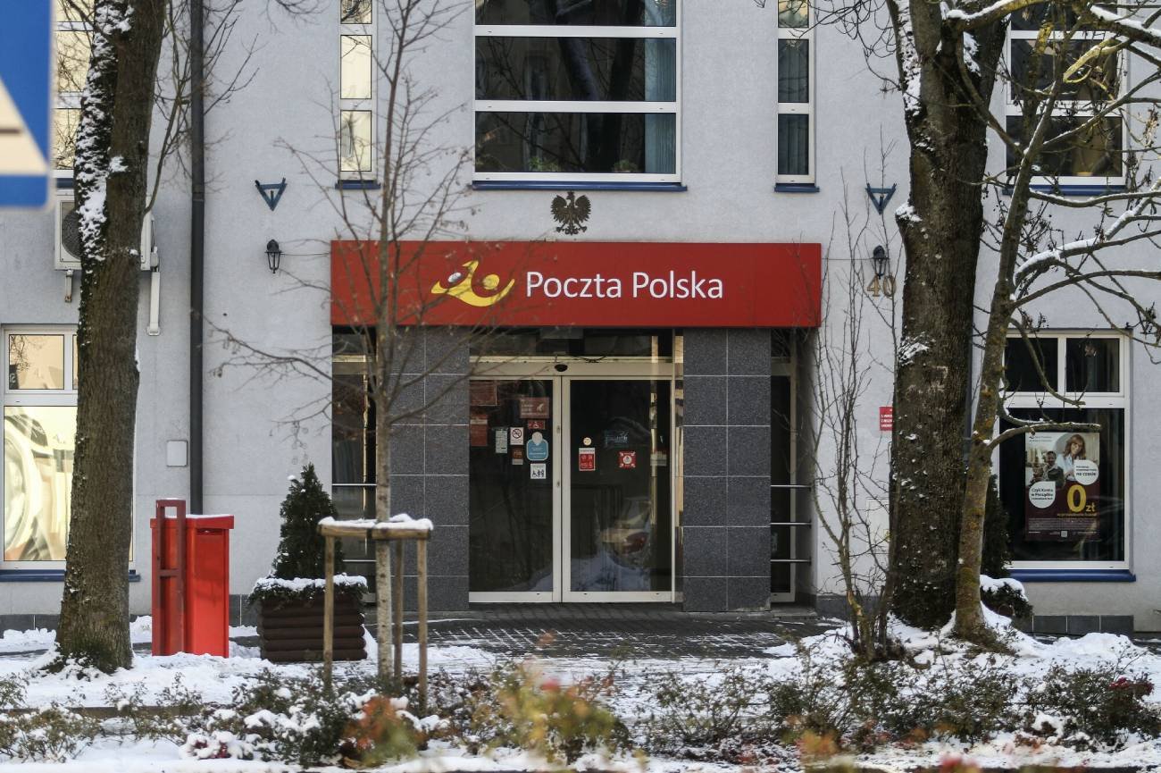 Poczcie Polskiej grozi upadłość. Nie ma pieniędzy na wynagrodzenia |  INNPoland.pl