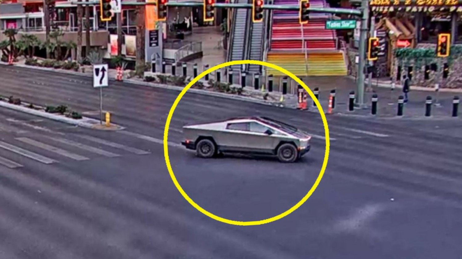 Livelsberger, weteran wojny w Afganistanie, najpierw postrzelił się, a następnie zdetonował materiały wybuchowe i fajerwerki w wynajętym Cybertrucku.