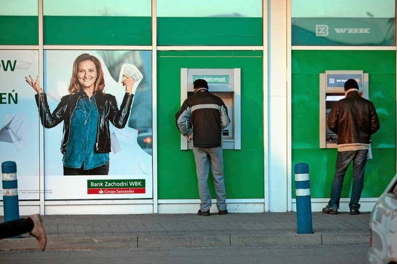 Awaria w Santander Banku - klienci nie mogą wypłacać pieniędzy z bankomatów