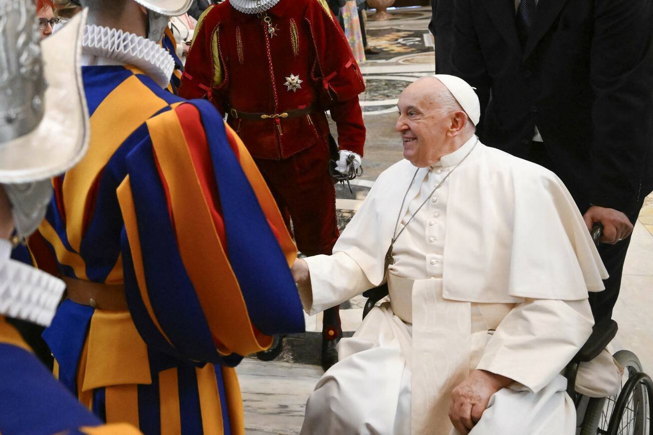 Papież Franciszek na spotkaniu z Gwardią Szwajcarską.