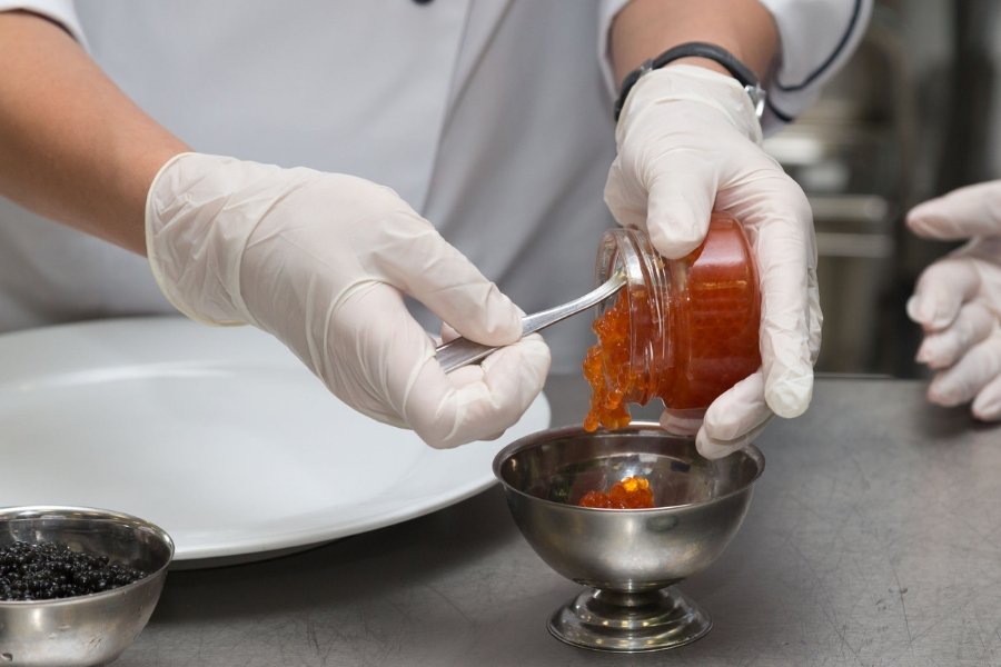 Ceny kawioru w ciągu kilku pierwszych dni grudnia spadły dwukrotnie: to efekt rekordowych połowów.