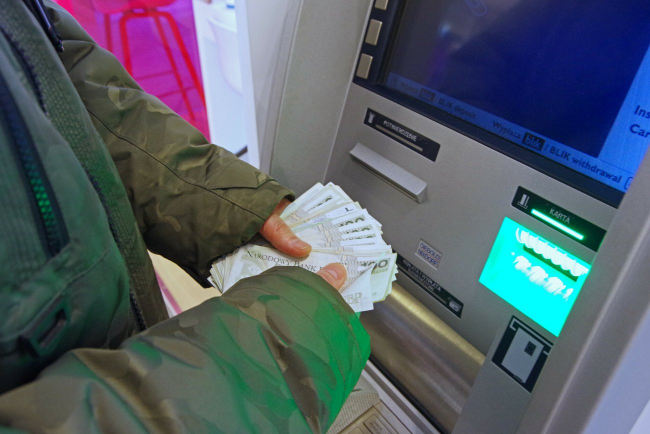 Wypłata gotówki z bankomatu