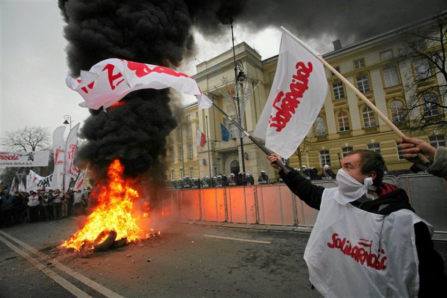 Solidarność zapowiada masowe protesty. We wtorek spotkanie z premierem Morawieckim, od którego będzie zależeć decyzja o demonstracjach.