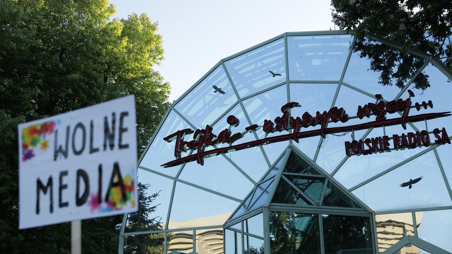 Reklama, jaką Polskie Radio zrobiło piosence Kazika, warta jest miliony.
