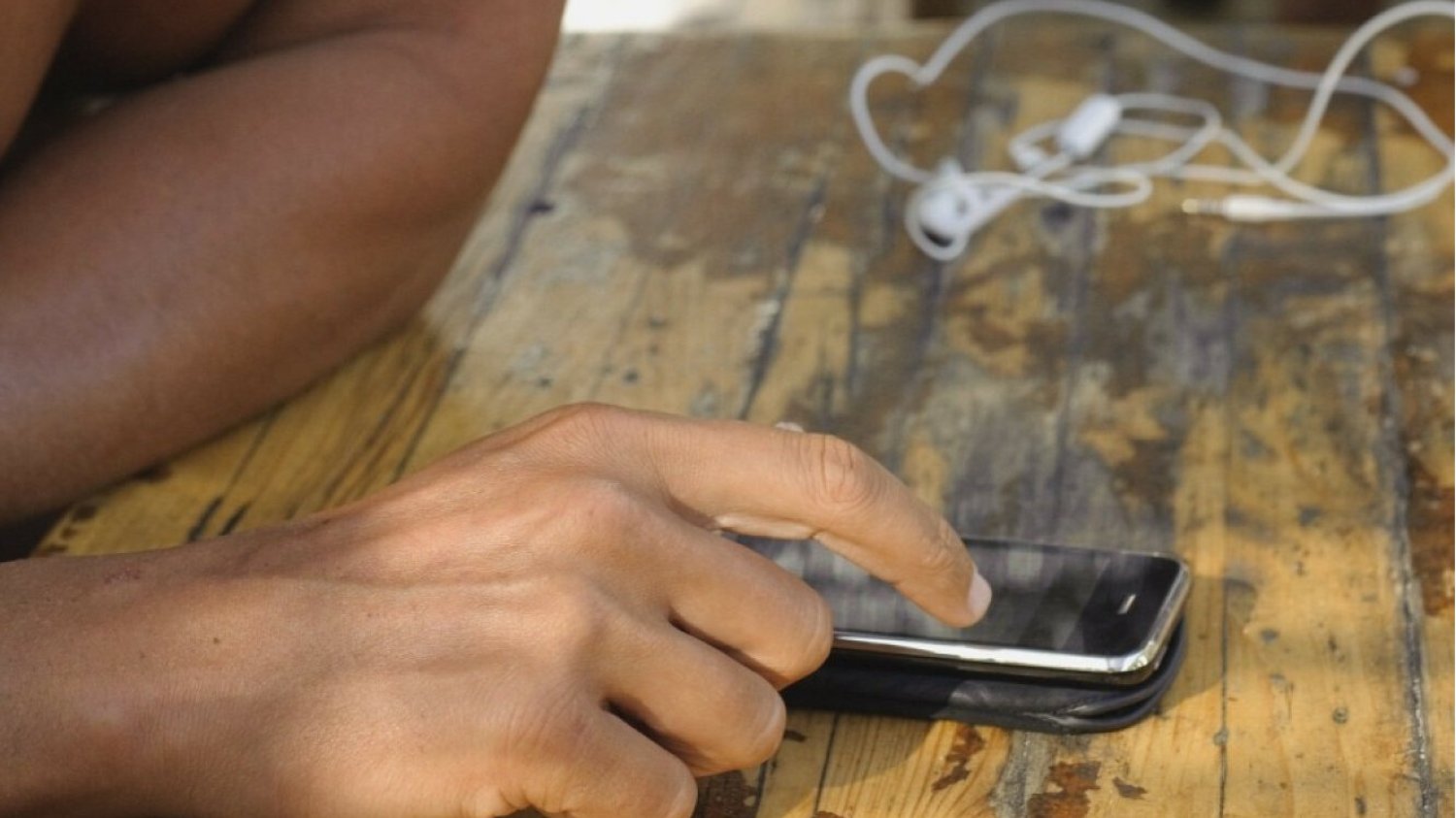 Zestawy słuchawkowe na kabel, które wymagają Bluetooth? Sprytny pomysł chińczyków.