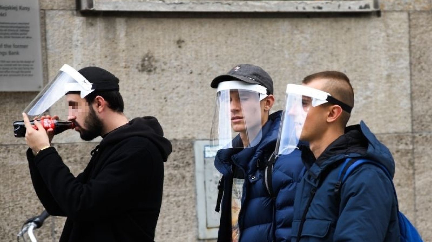 Rząd zapowiedział zakaz wprowadzenie zmian w sprawie obowiązku zakrywania ust i nosa. Obejmie on m.in. przyłbice.