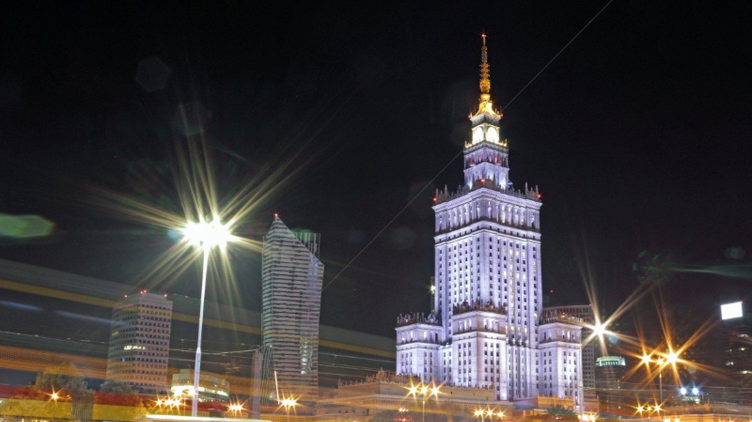 Polska w elicie państw przyciągających zagranicznych inwestorów. W jednym z rankingów awansowaliśmy o…125 pozycji.
