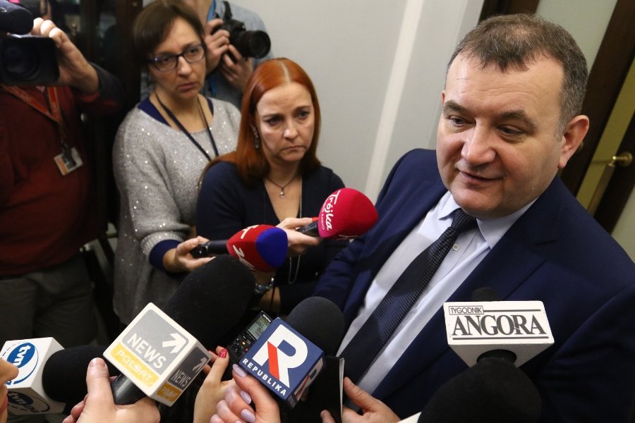 Poseł PO Stanisław Gawłowski jest przekonany, że karty lunchowe w Gazoporcie to zaskarbianie sobie sympatii pracowników.