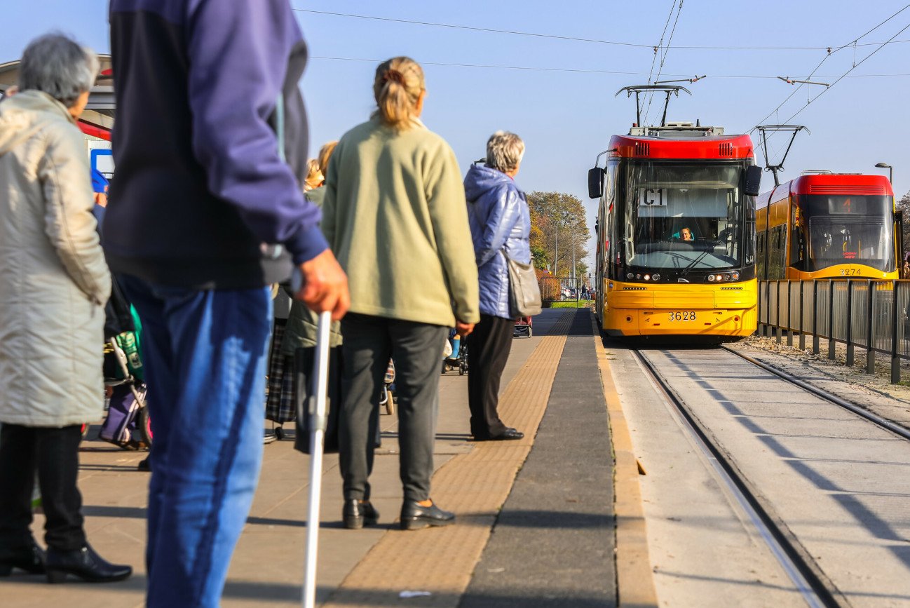Korzystając z tej aplikacji, emeryci i renciści mogą zaoszczędzić pieniądze
