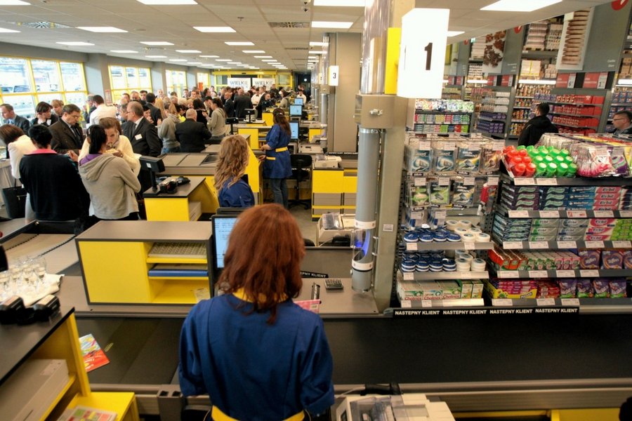 Polskie sieci supermarketów eksperymentują z samoobsługą.