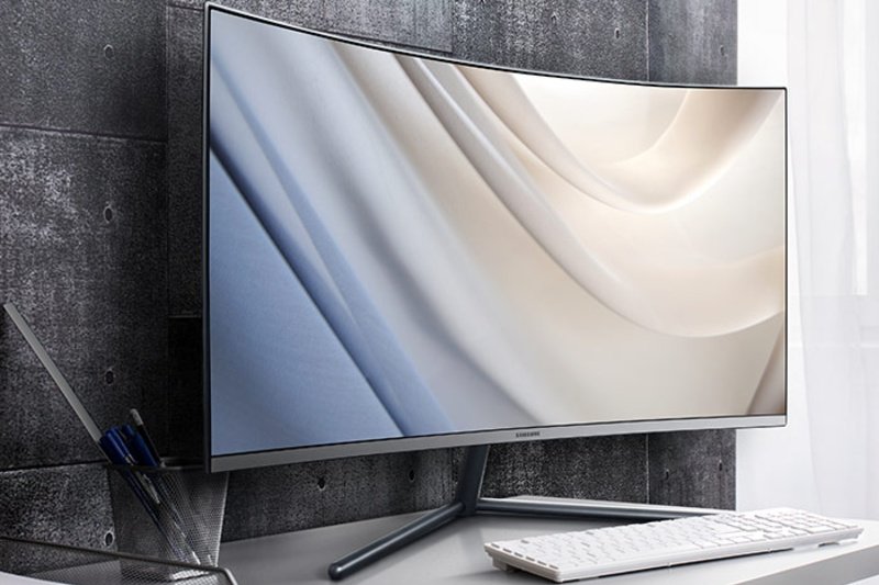 Samsung LU32R590 to pierwszy na świecie monitor 4K z zakrzywioną matrycą, który nadaje się idealnie do wielogodzinnej pracy. Jego głównymi atutami są rozdzielczość UHD, funkcja upscalingu, świetne odwzorowanie kolorów i zakrzywiony ekran (Curved)