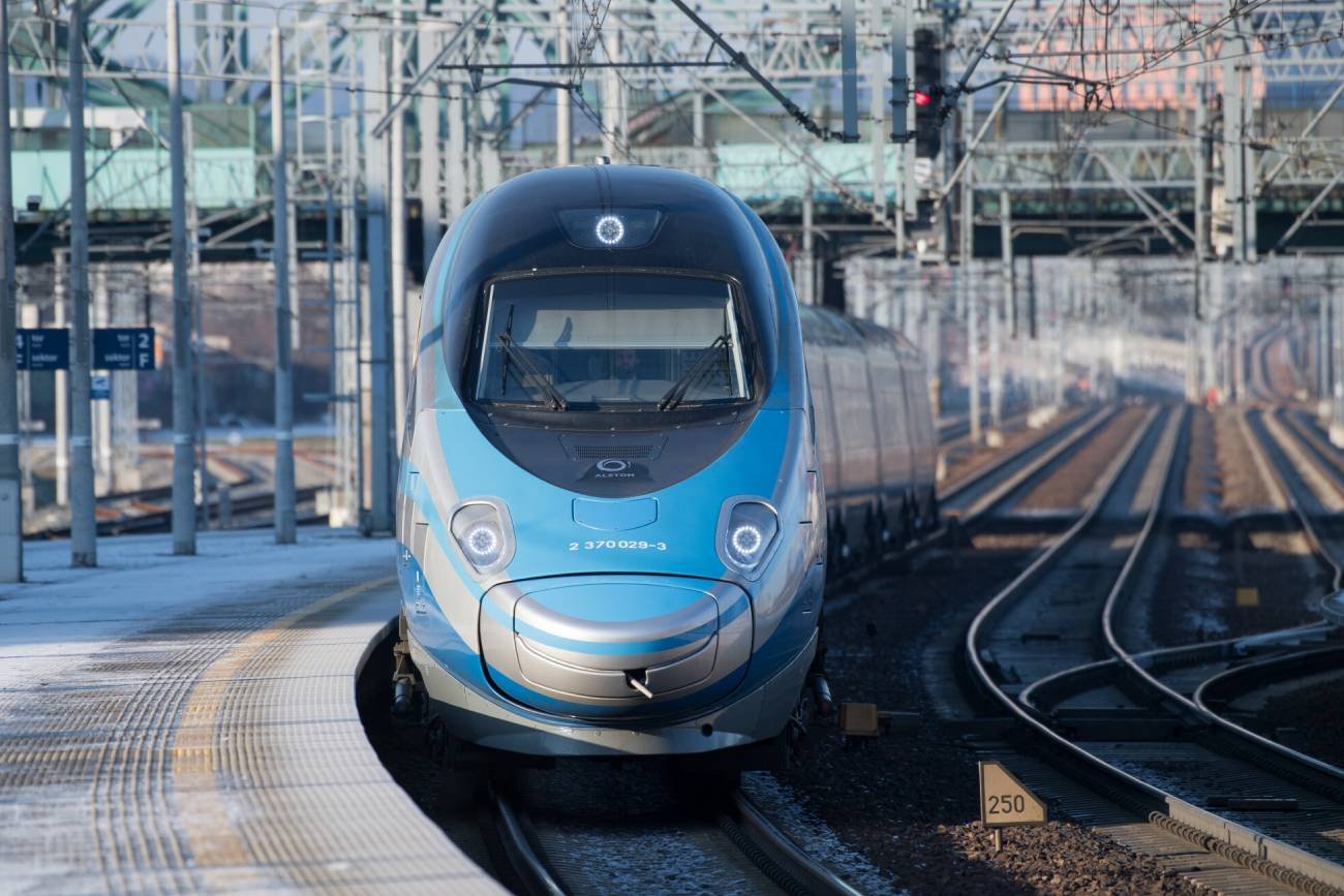 pociąg Pendolino na peronie