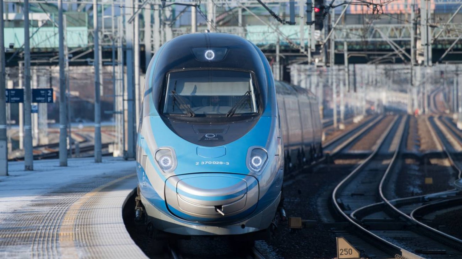 pociąg Pendolino na peronie
