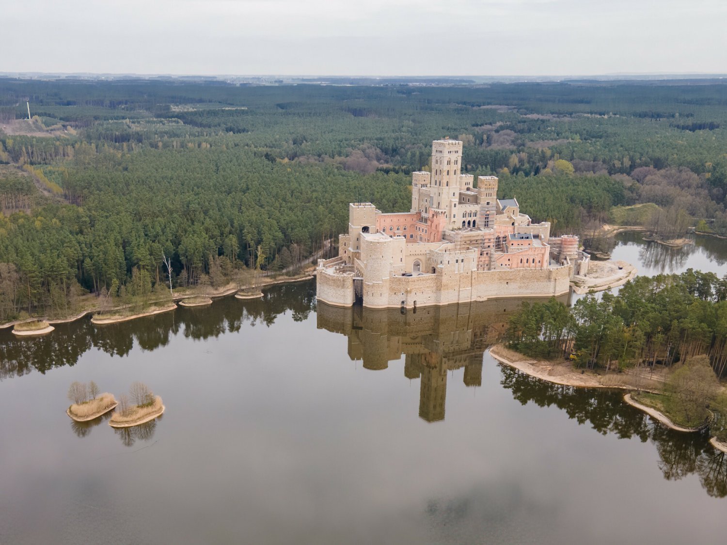 Zamek w Stobnicy – decyzja sądu w sprawie przyszłości oskarżonych