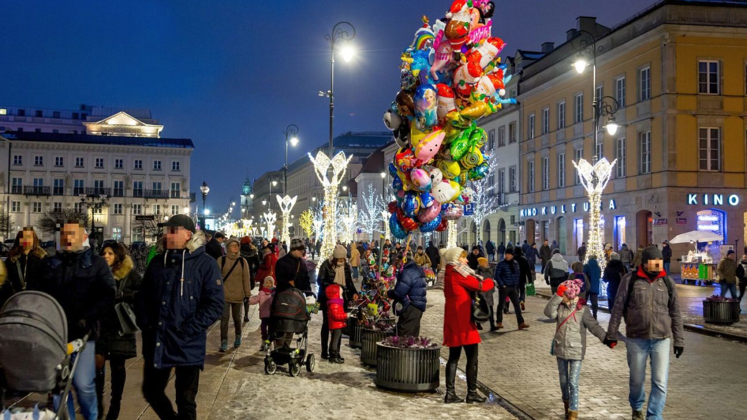 Wszędzie, gdzie pojawi się trochę ludzi, pojawiają się i oni: sprzedawcy balonów i innych plastikowych gadżetów