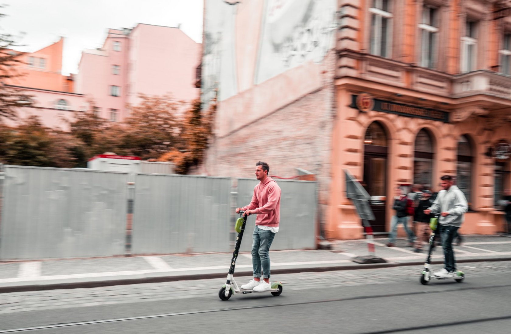 Hulajnogi elektryczne wymagają uregulowania prawnego.