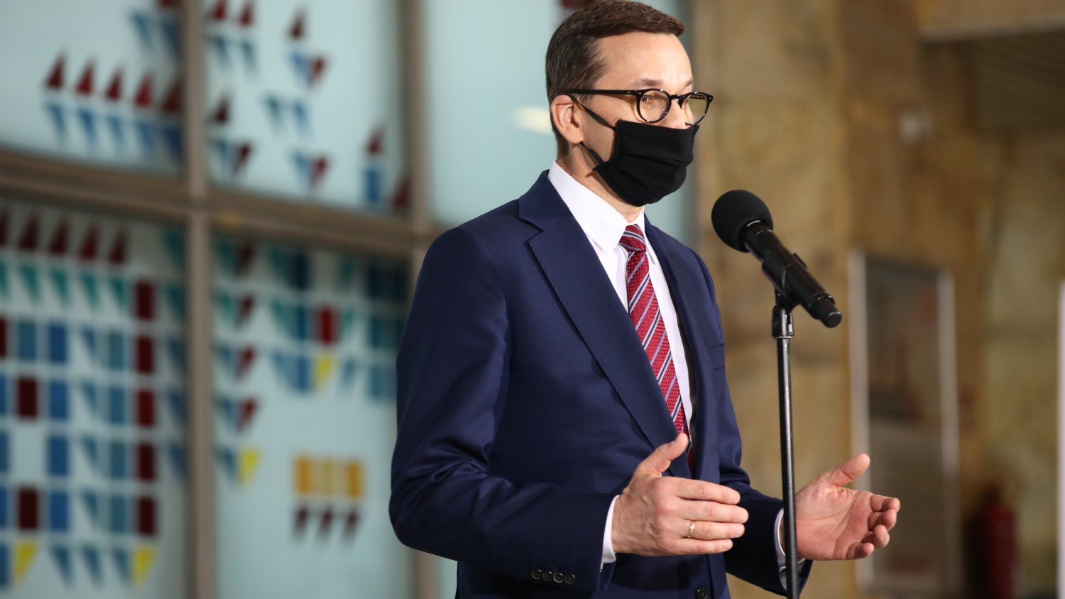 Mateusz Morawiecki odpowiedział krytykom na Facebooku.