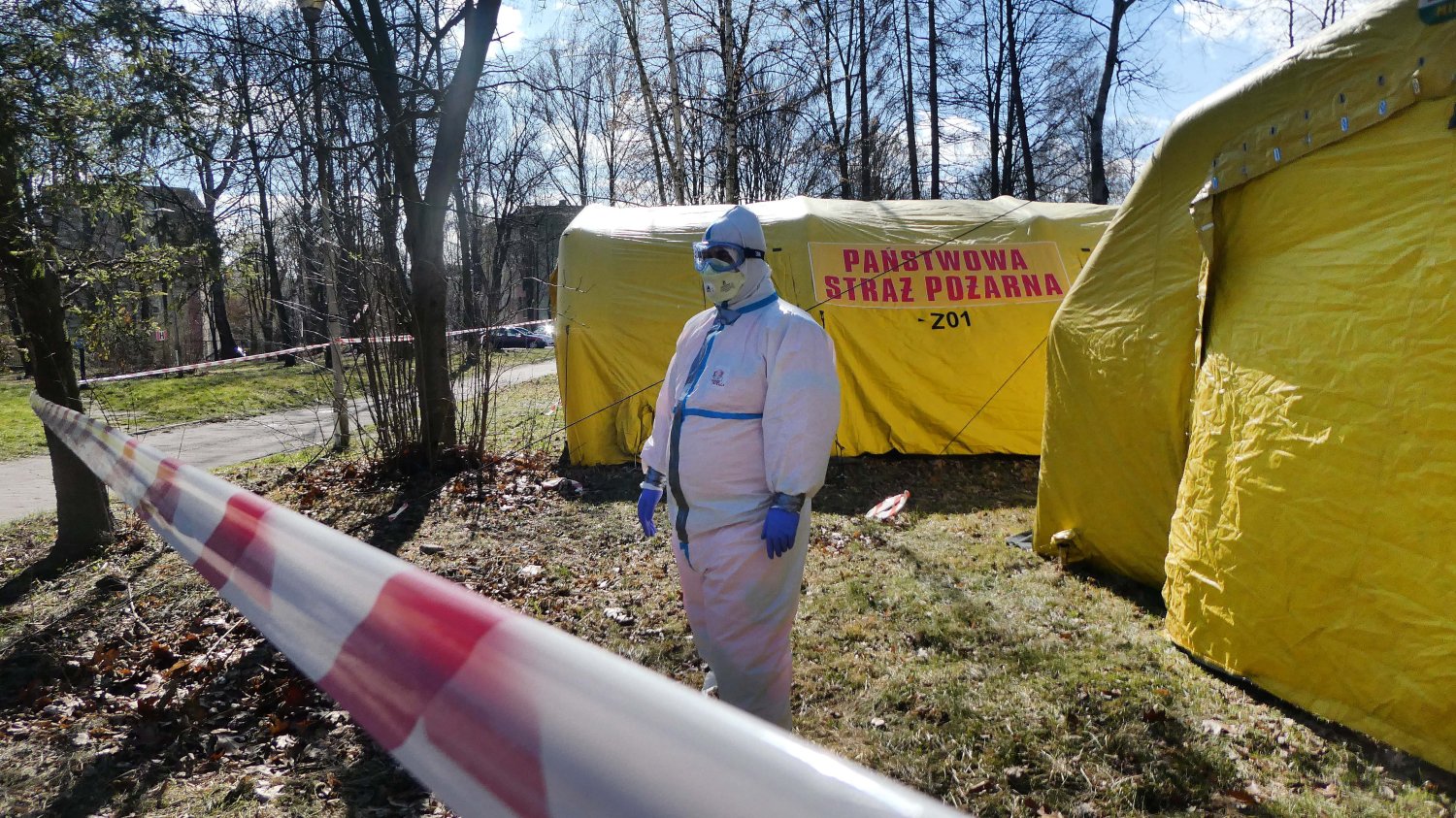 Polacy masowo dzwonią do sanepidów, zgłaszając sąsiadów czy współpracowników, którzy ich zdaniem nie stosują się do zaleceń GIS.