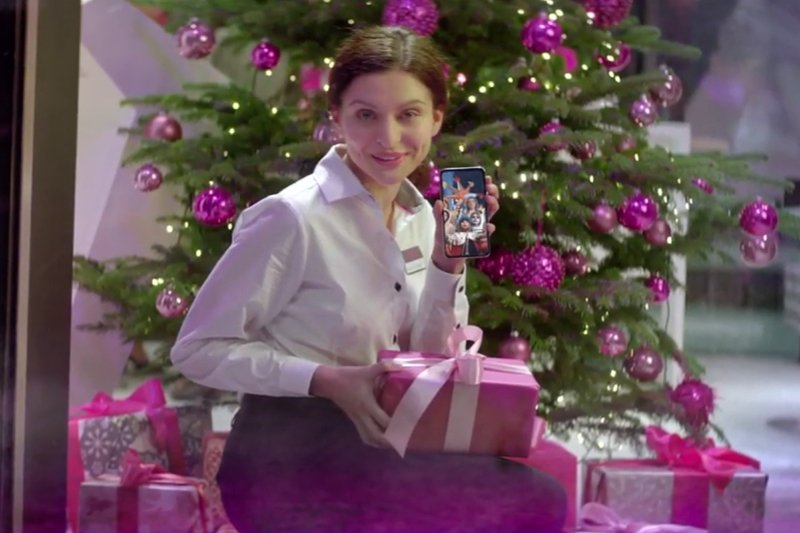 Od 6 grudnia 2019 T-Mobile ma dla swoich klientów wyjątkowy świąteczny prezent. W ramach podziękowania za zaufanie i kolejny wspólny rok operator udostępnił wszystkim klientom nielimitowany internet na święta za darmo na 2 tygodnie