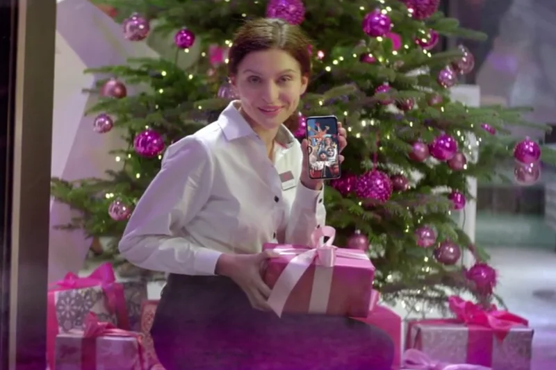 Od 6 grudnia 2019 T-Mobile ma dla swoich klientów wyjątkowy świąteczny prezent. W ramach podziękowania za zaufanie i kolejny wspólny rok operator udostępnił wszystkim klientom nielimitowany internet na święta za darmo na 2 tygodnie