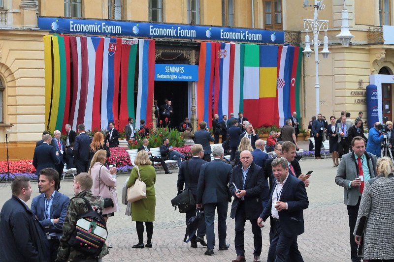 Forum Ekonomiczne w Krynicy-Zdroju to największa konferencja ekonomiczna w Europie Środkowo-Wschodniej. Od 2007 roku jego integralną częścią jest Forum Regionów, platforma dyskusji o sprawach regionalnych