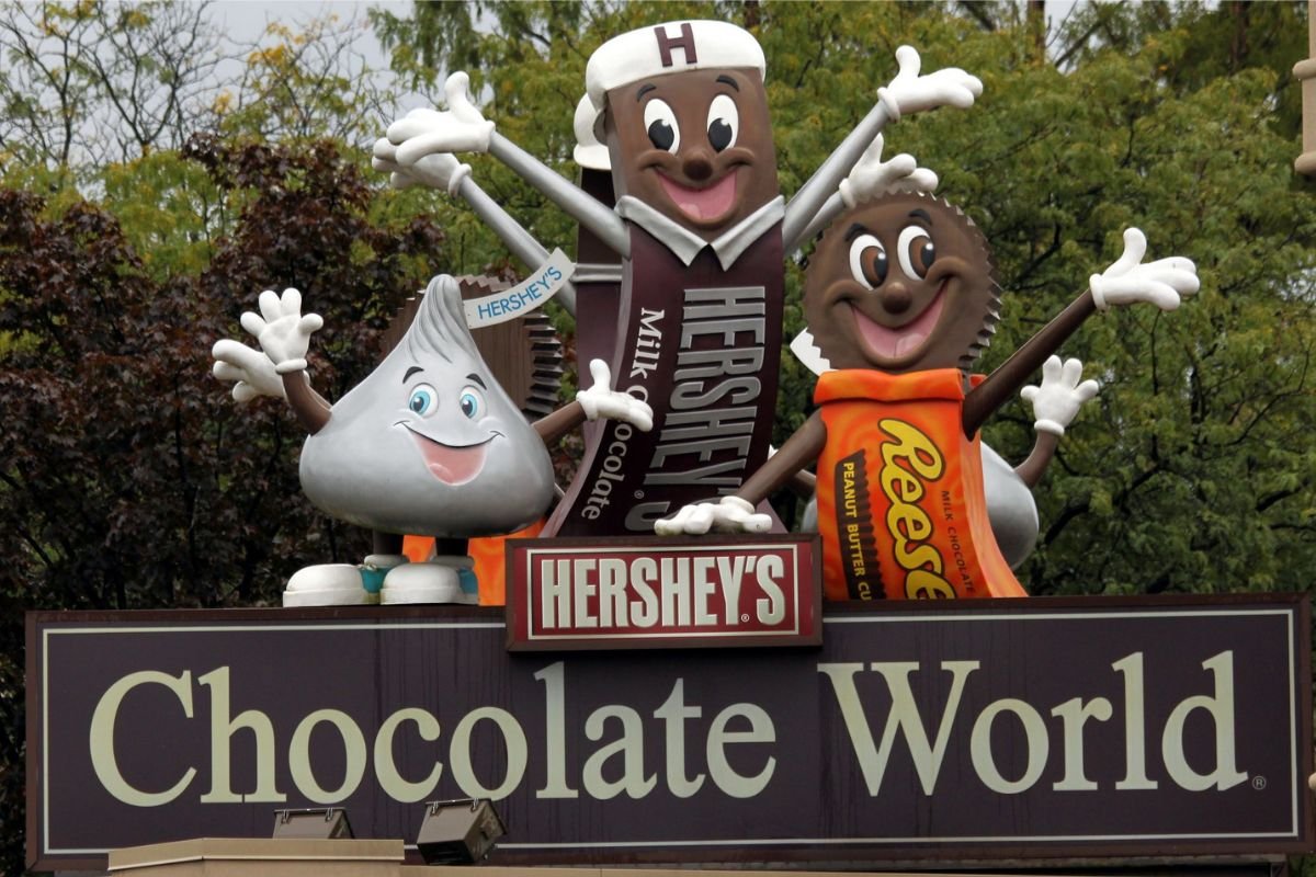 Hershey's po 125 latach zmienia wygląd swojej czekolady. Teraz bedzię ona wyrażać więcej emocji.