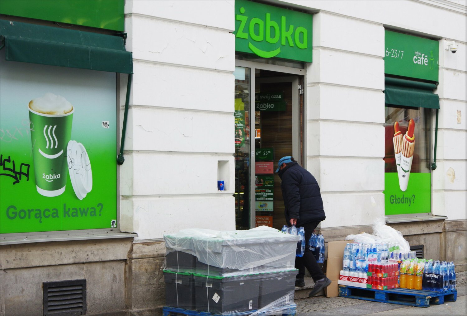 Kradzieże w sklepach Żabka – tak młodzież generuje straty franczyzobiorców