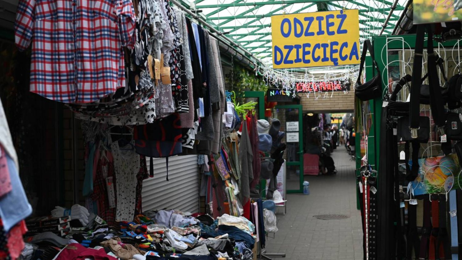 Według ekspertów nic nie stoi na przeszkodzie, by podatek VAT na odzież dziecięcą już obniżyć.