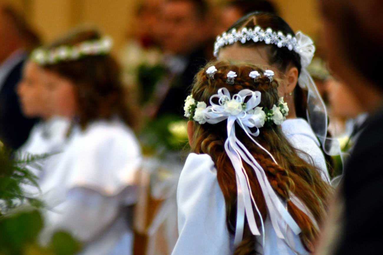 I Komunia Święta. Ile dać księdzu w kopercie?