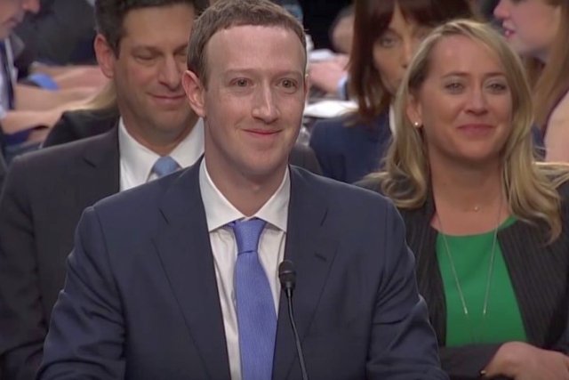 Zuckerberg nie odpowiedział praktycznie na żadne pytanie, co rozzłościło wielu europarlamentarzystów. Prześlą mu zapisy swoich pytań na piśmie i będą żądać odpowiedzi.