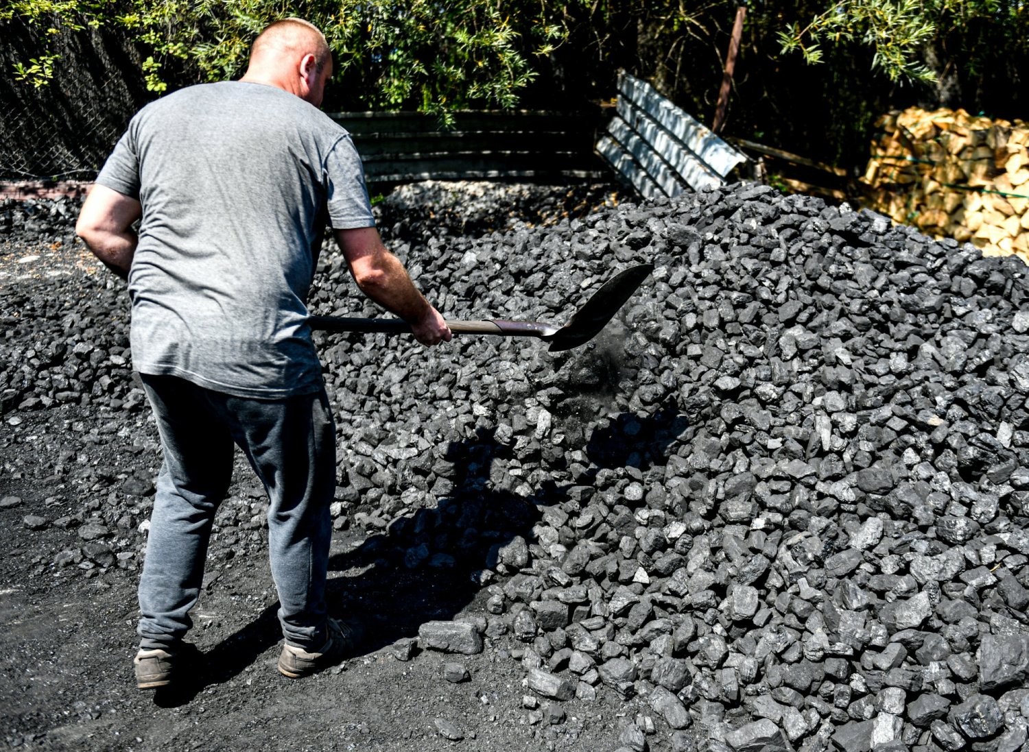 Coraz wyższe ceny węgla powodują, że Polacy boją się zimy