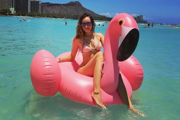 Marina Łuczenko-Szczęsna także lubi różowe flamingi
