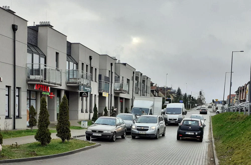 Mieszkańcy stoją w korkach, nie wyjechawszy nawet ze swojego osiedla.