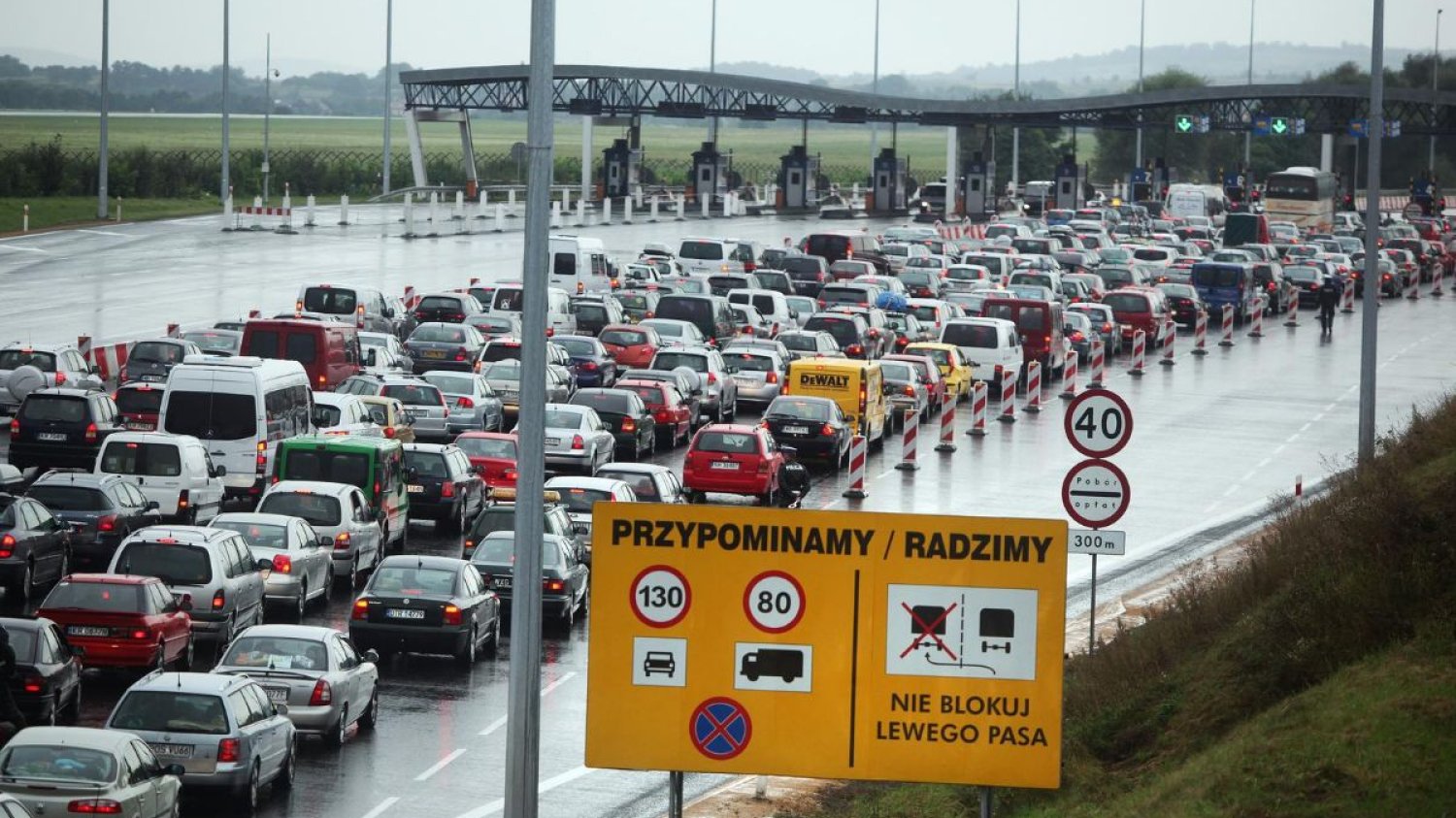 Obniżenie prędkości przyczyniłoby się do poprawy jakości środowiska. Pytanie, czy znajdzie się ktoś na tyle odważny, by aż tak narazić się kierowcom