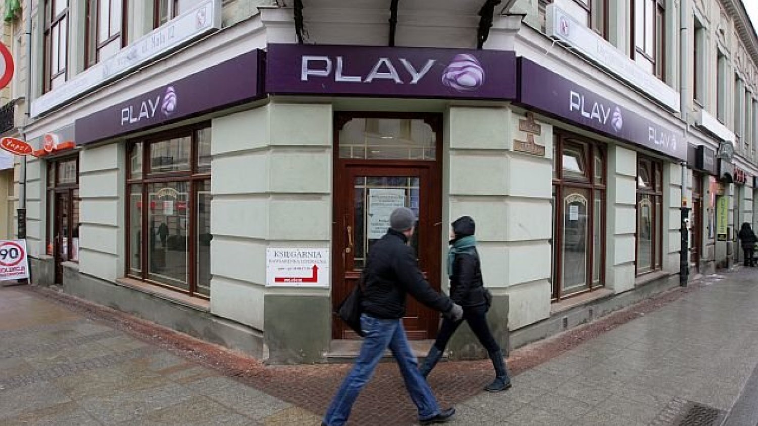 Właściciel sieci Play kupuje sieć Virgin Mobile.