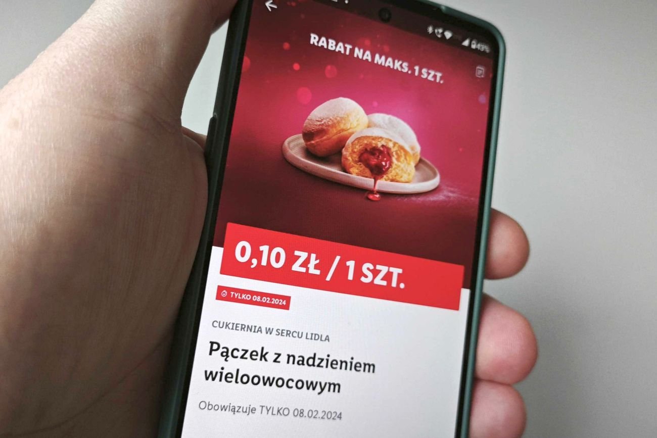 Lidl postanowił dziś zakasować konkurencję i sprzedaje pączki po 10 groszy za sztukę. Ale na kupon można kupić tylko jednego pączka.