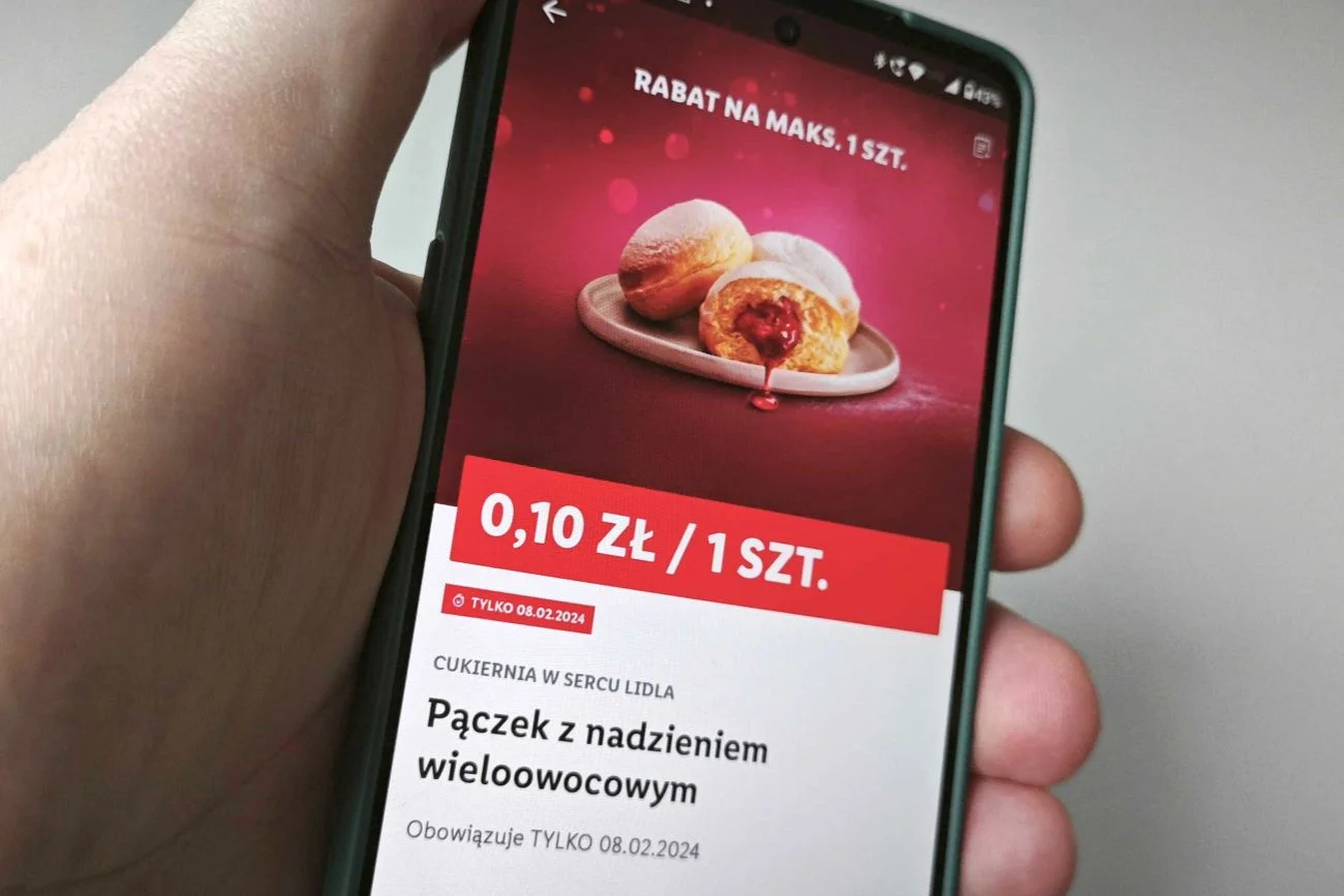 Lidl postanowił dziś zakasować konkurencję i sprzedaje pączki po 10 groszy za sztukę. Ale na kupon można kupić tylko jednego pączka.